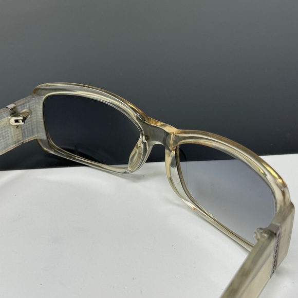 Vintage Burberry by safilo Sunglasses b8489/S BXVLE scratches on lenses - Picture 7 of 16